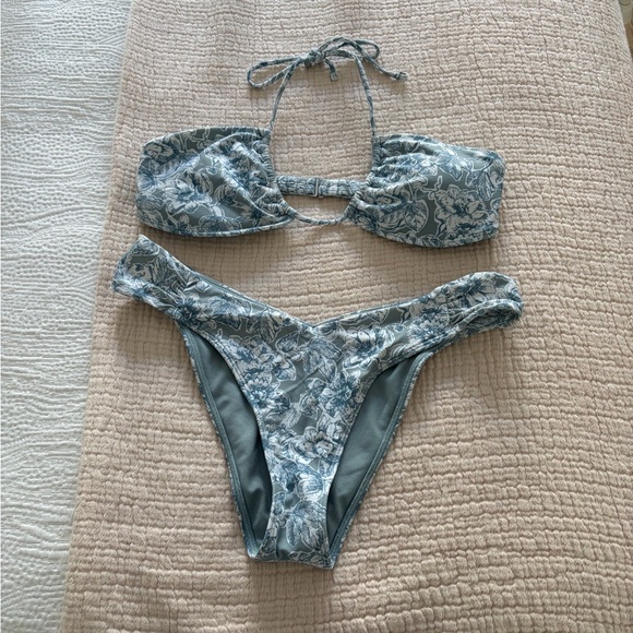 Abercrombie & Fitch Other - Abercrombie & Fitch Blue & white Floral Bikini